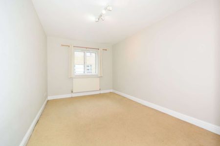 2 bedroom apartment with balcony on the first floor - Photo 4