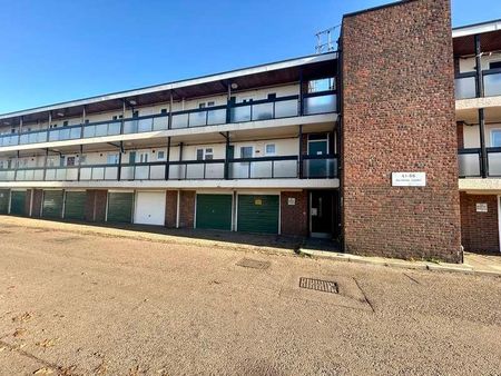 Maynard Court, Waltham Abbey, EN9 - Photo 5