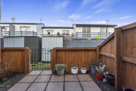 1-Bedroom Flat with Carport - Photo 5