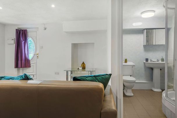 11 SPRING ROAD Leeds - LS6 1AD - Photo 1