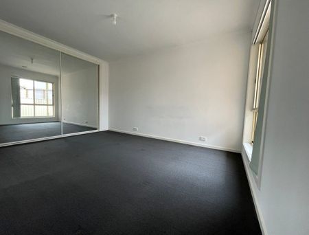 3/140 Biggs Street, St Albans VIC 3021 - Photo 5