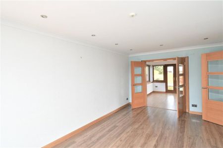 3 bedroom detached house to rent - Photo 2