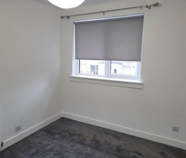 3 bedroom end of terrace house to rent - Photo 4