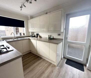 3 bedroom semi-detached house to rent - Photo 6