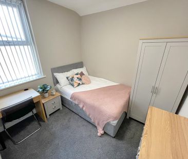 6 bedroom terraced house to rent - Photo 1