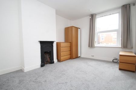 4 bedroom terraced house to rent - Photo 3