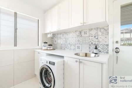 IMMACULATE FAMILY HOME - Photo 5