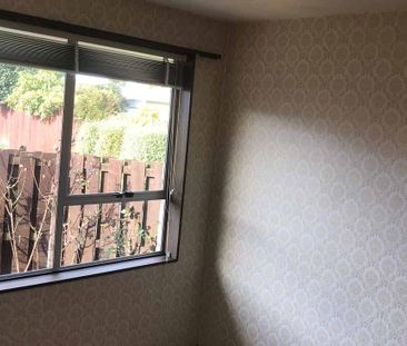 Low-maintenance, quiet home - Photo 2