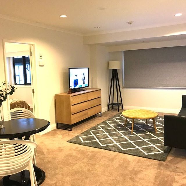 ONE BEDROOM APARTMENT& CARPARK @ TAKAPUNA - Photo 1