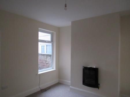 3 bedroom Terraced House To Let - Photo 3