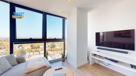 Modern 1-Bedroom, 1-Bathroom Apartment with Premium Facilities - Photo 2