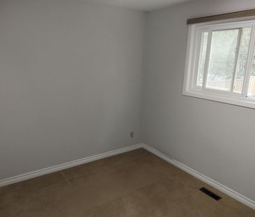 For Lease - 129 McCraney Street, Oakville, Ontario - Photo 5