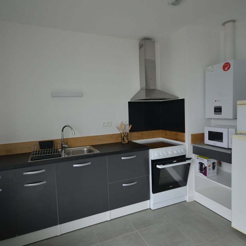 MILIZAC - Appartement T3 meublé récent de 58m² avec balcon et parking - Photo 1