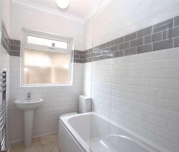 Alton Gardens, Southend-on-sea, Essex, SS2 - Photo 6