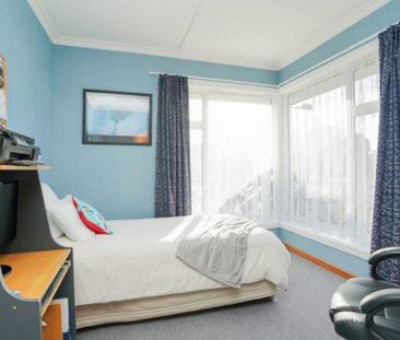 Family living in Waikiwi - Photo 5