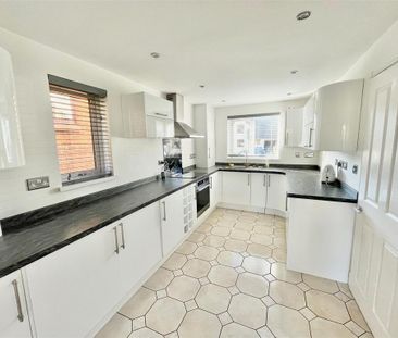 4 bedroom detached house to rent - Photo 6