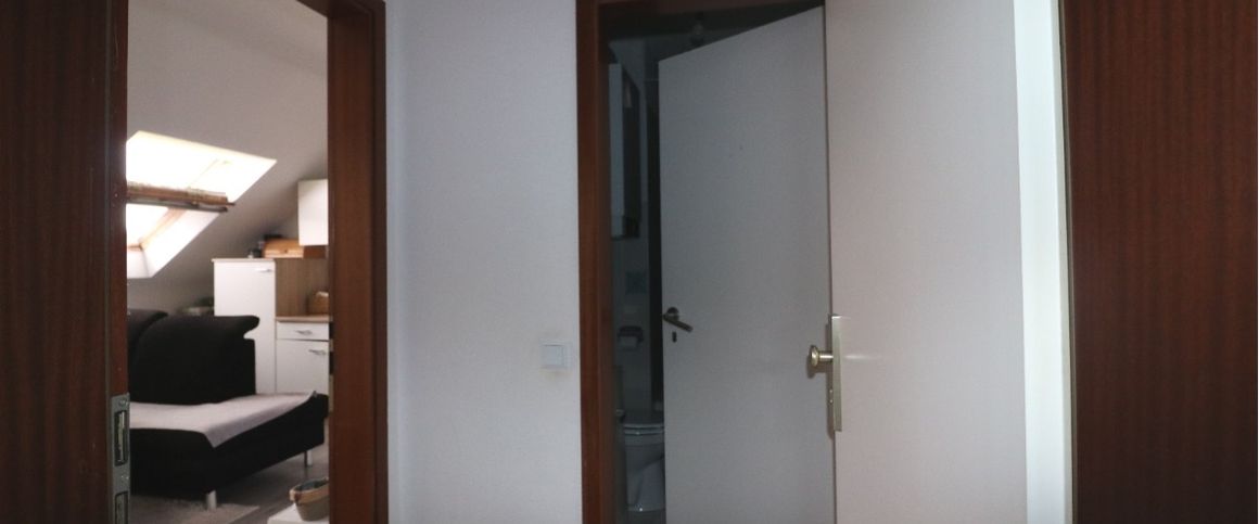 * NEST FÜR SINGLES MIT GARTENNUTZUNG! 2 ZI-DG Whg. in St. Tönis, Krefelder Str. * - Photo 1