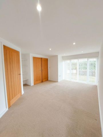 4 bedroom semi-detached house to rent - Photo 4