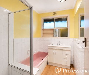 3 Bed Family home in Burwood East - Photo 3