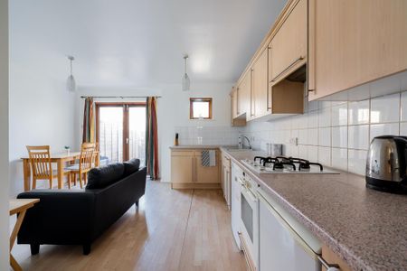 4 bedroom end of terrace house to rent - Photo 4