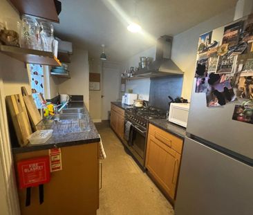 6 bedroom property to rent - Photo 2