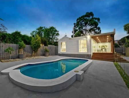 Burwood - Photo 4