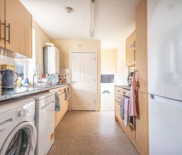 6 bedroom maisonette to rent - Photo 1