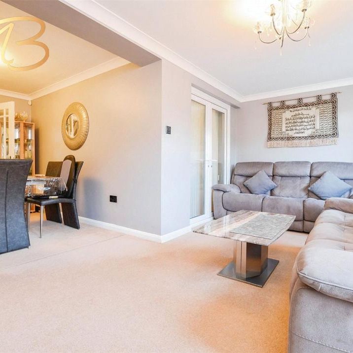 4 bedroom semi-detached house - Photo 1