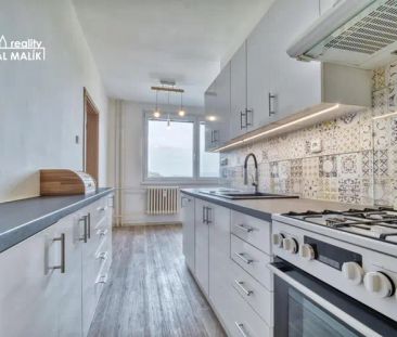 Pronájem prostorného bytu 2+1 s lodžií, 60 m - Photo 1