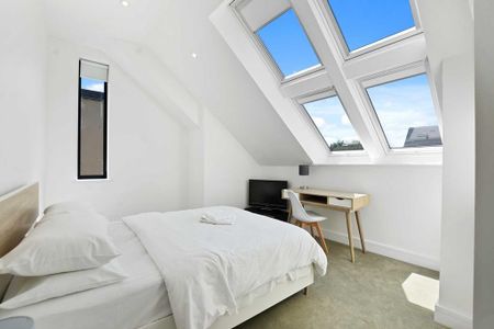 6 bedroom detached house to rent - Photo 3