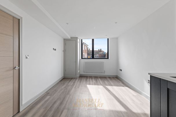 High Street, Horley, RH6 - Photo 1