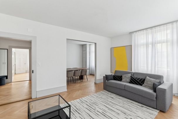 Magnificent furnished and renovated 113 m2 city center apartment - Photo 1