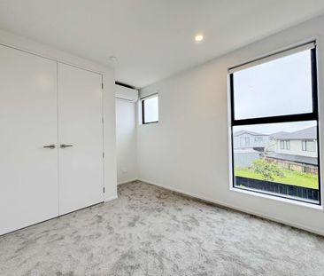 Brand-New Townhouse – Modern Style and Smart Design - Photo 5