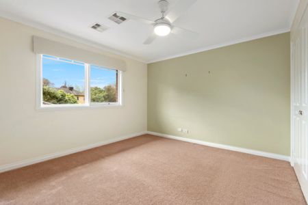 Brilliant Townhouse Well Positioned Opposite Wattle Park - Photo 5