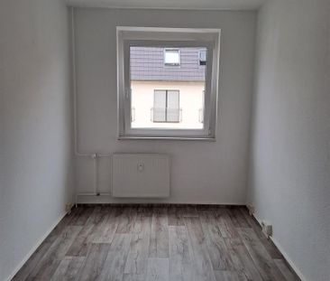 Schöne 3 Raum Wohnung in der Bitterfelder Innenstadt - Photo 2