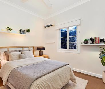 Comfortable Family Living with Pool, Deck & A/C - Photo 3