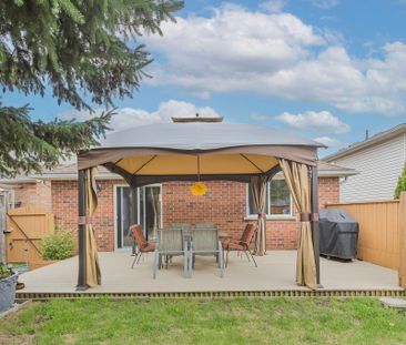 For Lease - 212 Holbeach Crescent, Waterloo, Ontario - Photo 1