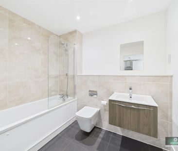 The Broadway, Crawley - Photo 6