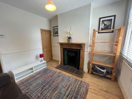 2 bedroom terraced house to rent - Photo 4