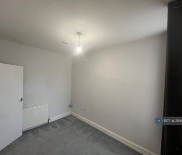 4 bedroom end of terrace house to rent - Photo 4