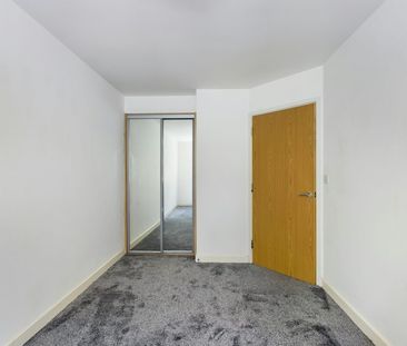 Flat to rent on - Photo 2