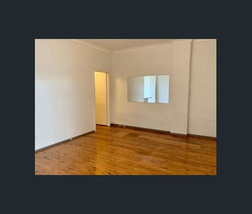 Lovely 2 Bedroom Home - Photo 3