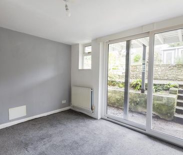 4 Bed House - Photo 6