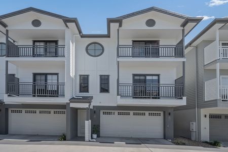 Semi Furnished - Luxury Living! - Photo 4