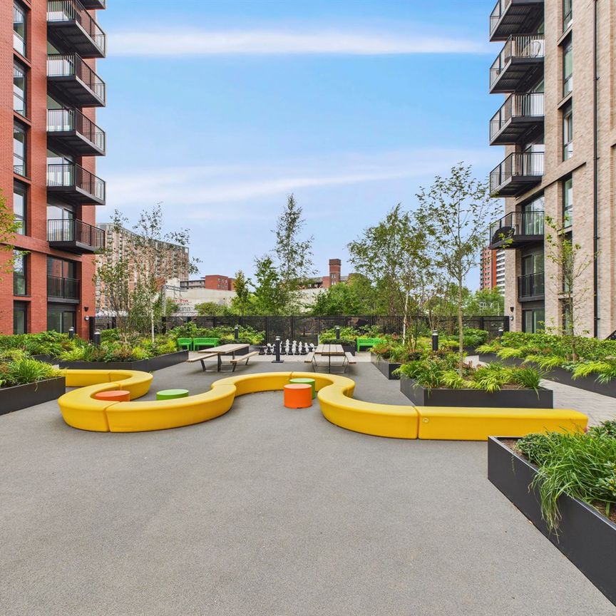 House to Rent: The Railings, Shale Lane, M5 - Photo 1