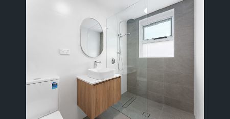 Renovated Two-Bedroom Apartment – Prime Location - Photo 5