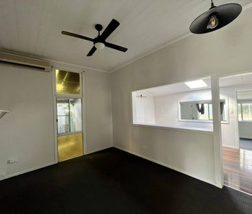 CLOSE TO THE HOSPITAL - CUTE COTTAGE - Photo 3