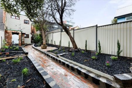 North Melbourne - Photo 3