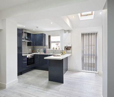 4 bedroom terraced house to rent - Photo 2