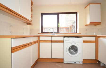 3 bedroom detached bungalow to rent - Photo 3